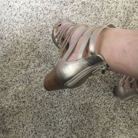 gold Gladiator sandal 11 Narrow - Picture 8 of 8